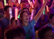 爱游戏官网app-观众热情高涨，现场气氛火爆