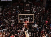 爱游戏培训-太阳击败灰熊，布克关键时刻建功抢断的简单介绍