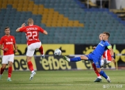 爱游戏直播-匈牙利球队在欧洲联赛中竭尽全力，取得进步