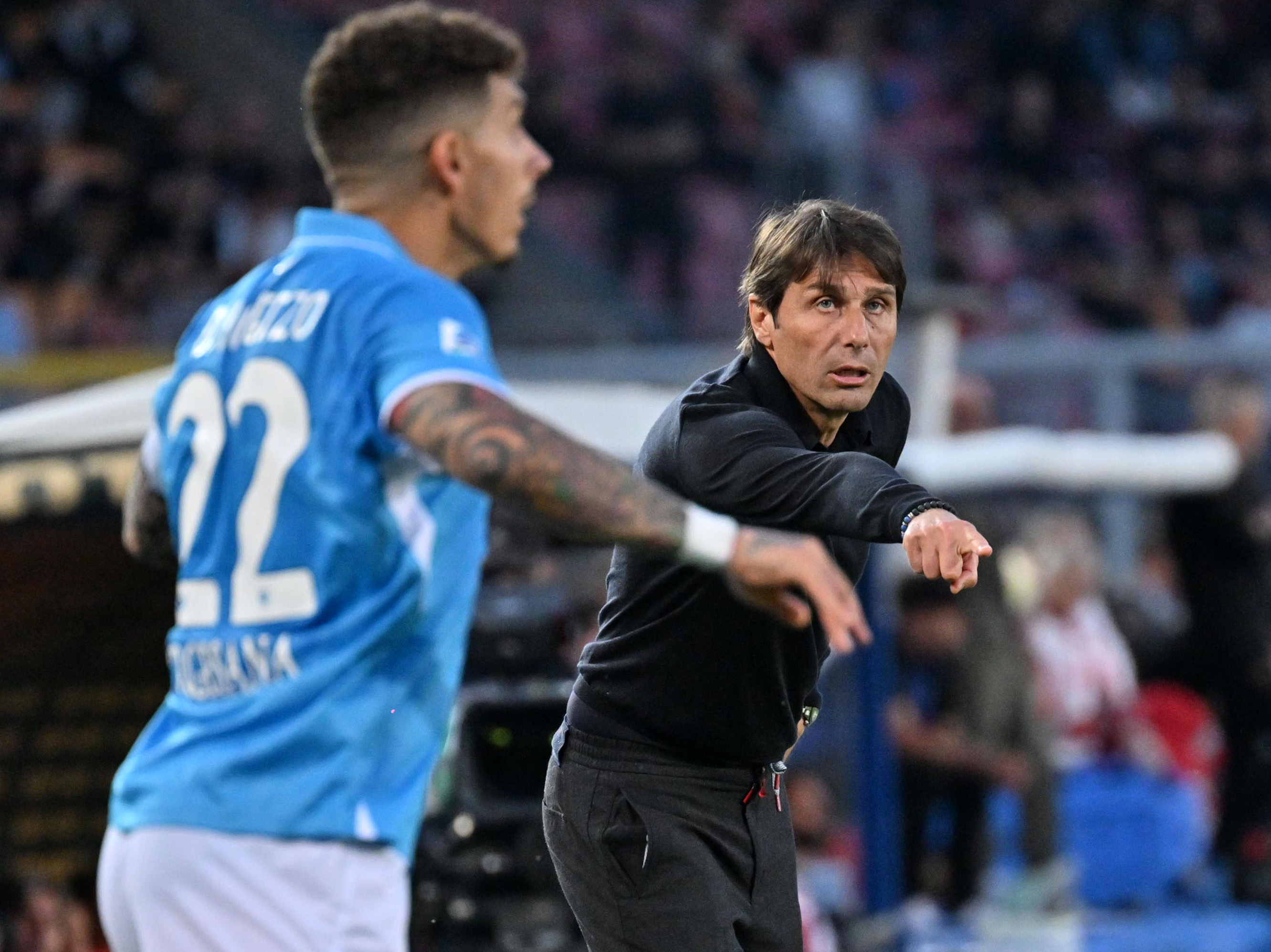 意甲联赛场上一幕意外发生,球员停赛受罚的简单介绍 意甲联赛场上一幕意外发生,球员停赛受罚的简单介绍