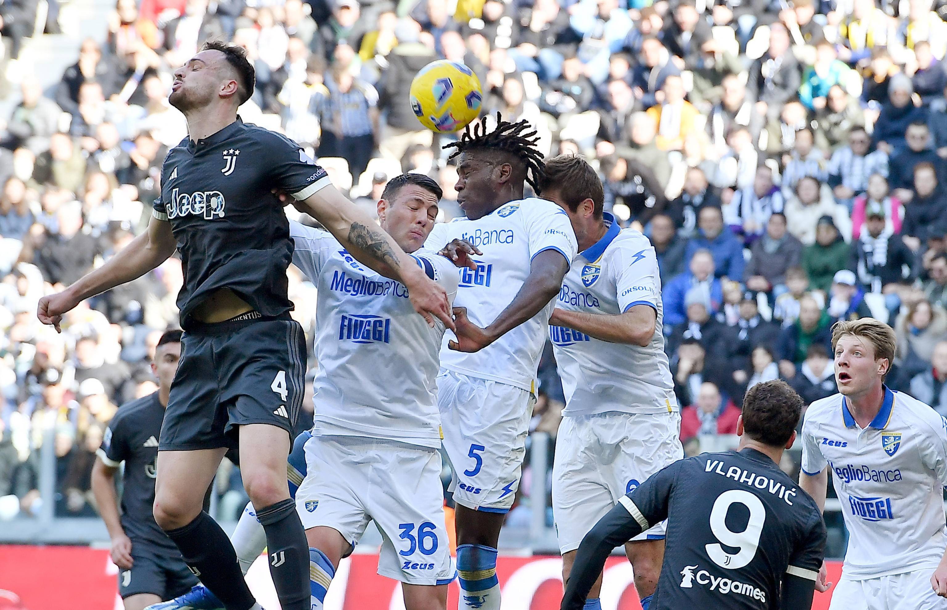 意甲比赛中球员们的拼尽全力 意甲比赛中球员们的拼尽全力