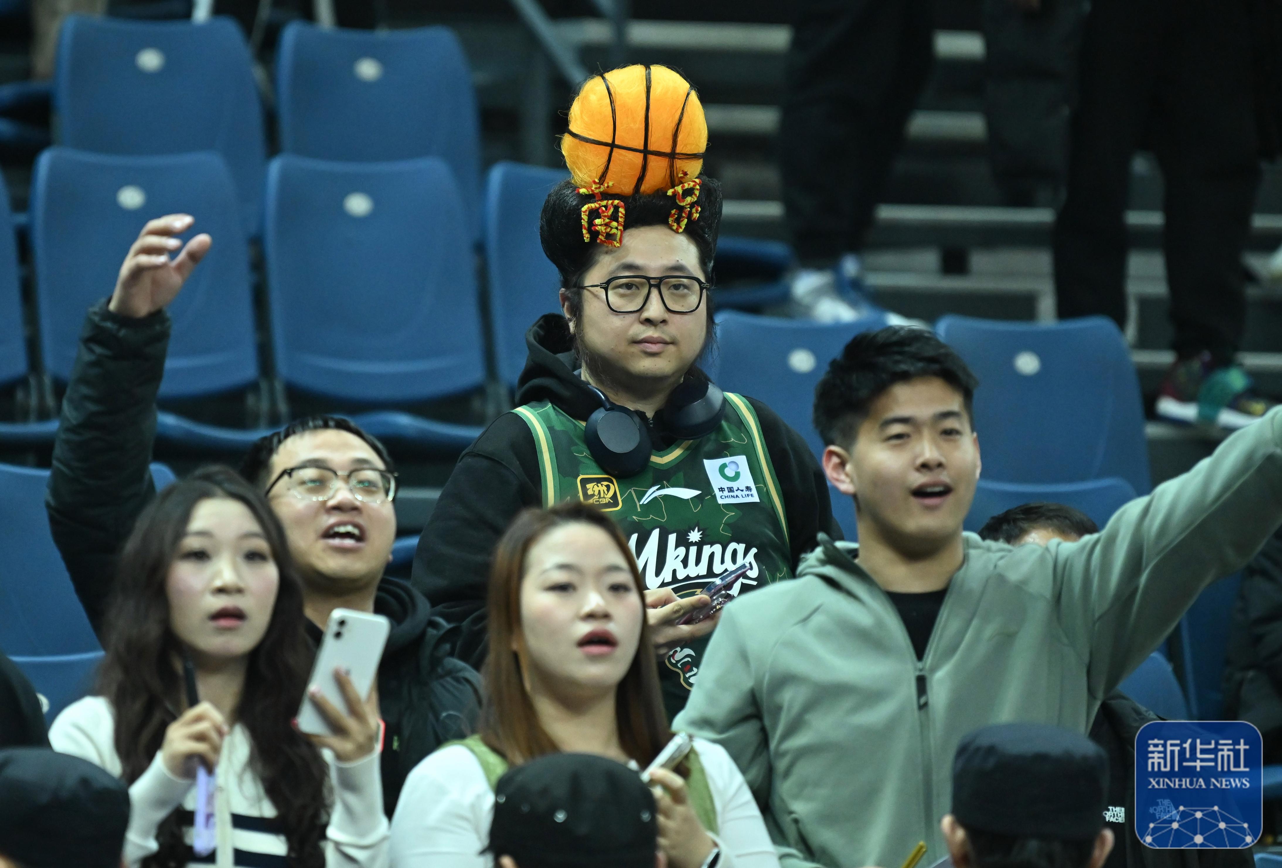 包含比赛现场气氛火爆,球员个个拼尽全力的词条 包含比赛现场气氛火爆,球员个个拼尽全力的词条