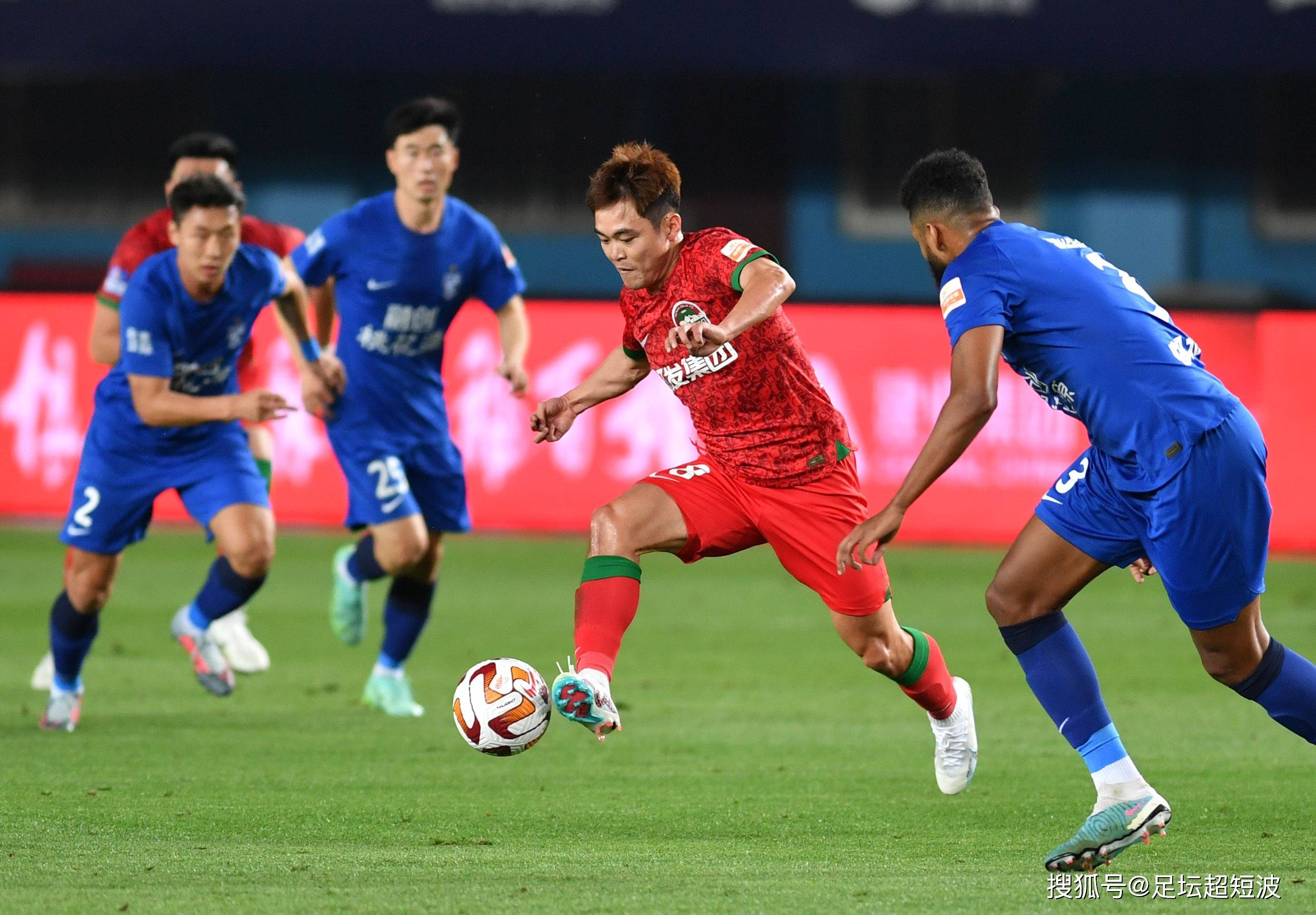 精彩绝伦,中超比赛再度掀起热潮的简单介绍 精彩绝伦,中超比赛再度掀起热潮的简单介绍