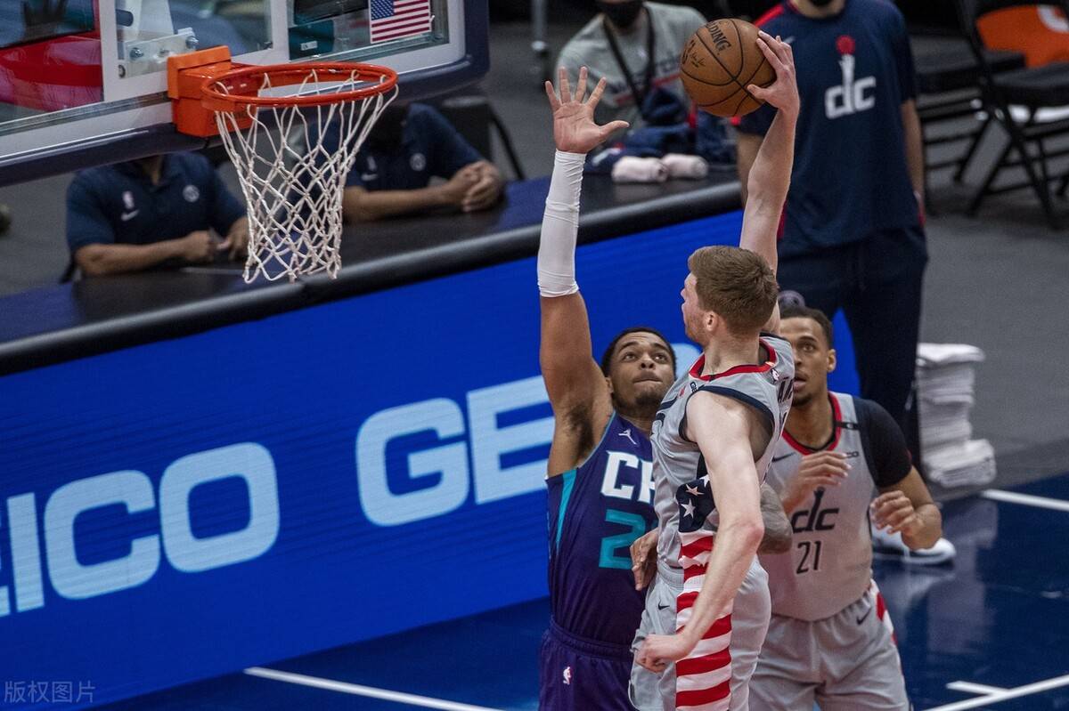 黄蜂低迷失利，队员拼尽全力难奏奇迹