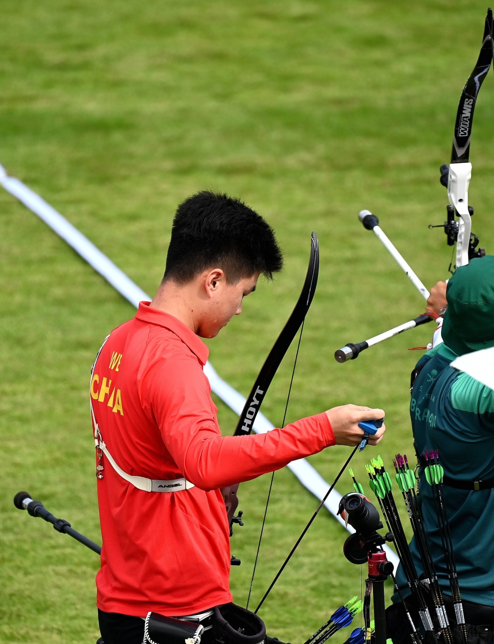 射箭比赛选手精准命中,成功晋级下一轮 射箭比赛选手精准命中,成功晋级下一轮